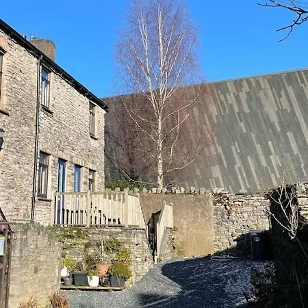 Number Three, Yard 12 Feriehus Kendal